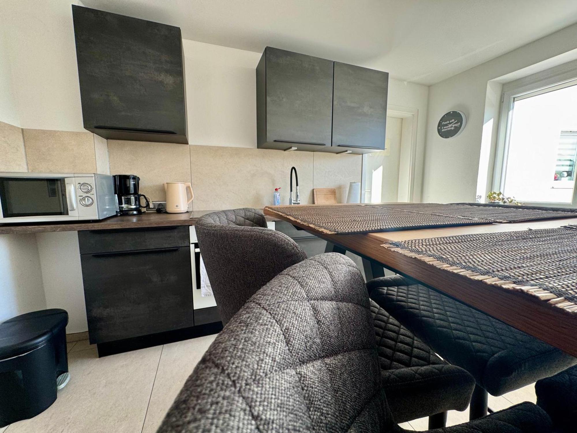 3 Zimmer Apartment Mit Flussblick - Self Check-In Eggenfelden Bagian luar foto